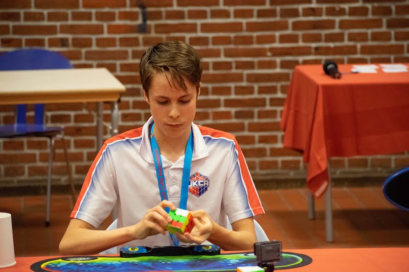 Improve Mental Agility With The UK’s Fastest ‘Speedcuber’