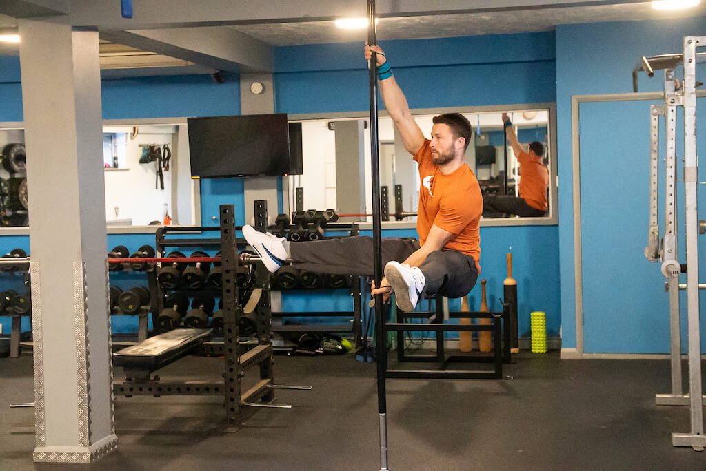 Man demonstrating a Split-Grip Crunch 3