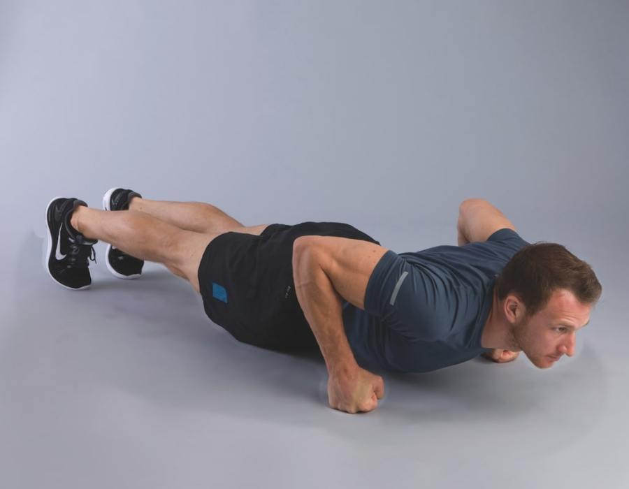 bodyweight hiit workout exercise: man performing knuckle press-up