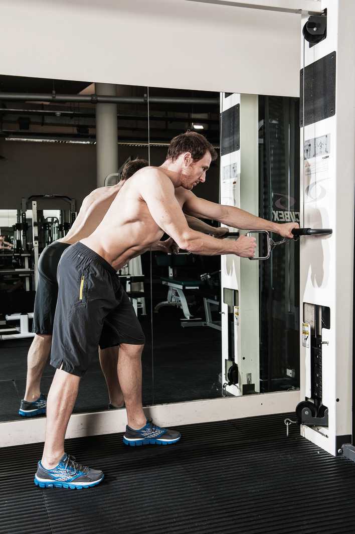 man demonstrates how to do single arm cable row 