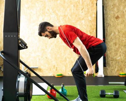 Man in gym demonstrating how to use a SkiErg