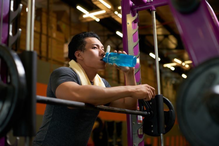 Man drinking water in the gym