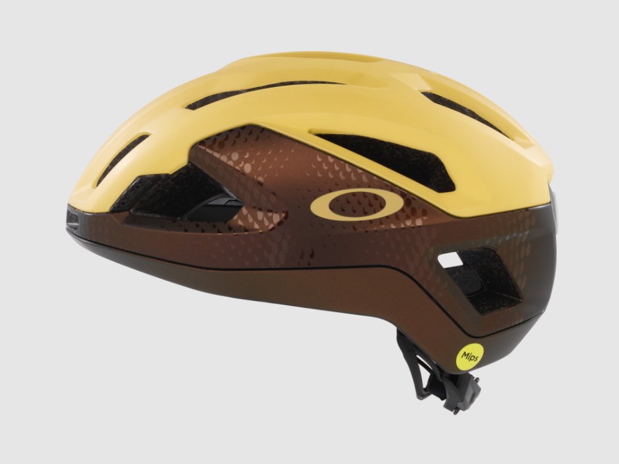 Product shot of an Oakley cycling helmet