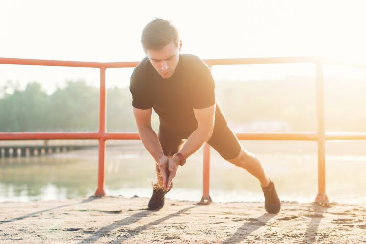 Man doing clapping press-ups outside