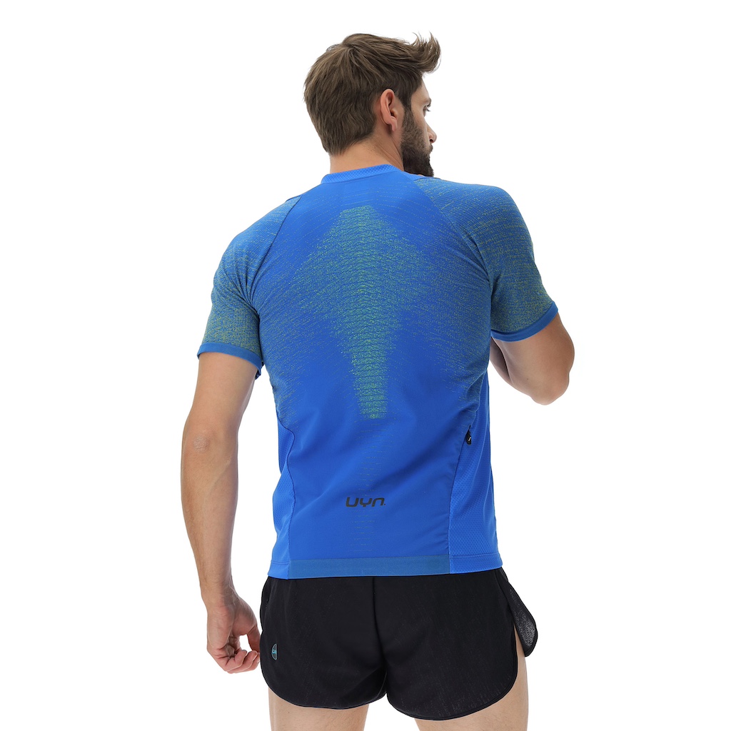 man wearing UYN running exceleration fernet shirt