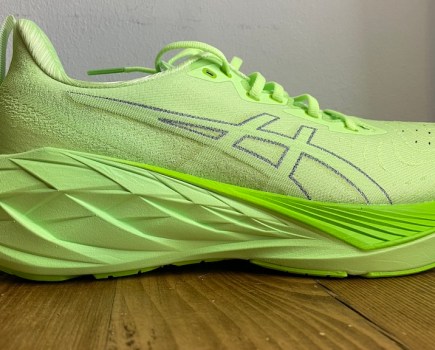 ASICS Novablast 4 in green