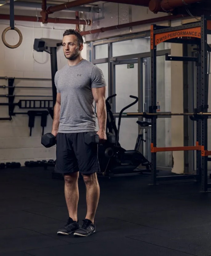 man performing dumbbell lunge