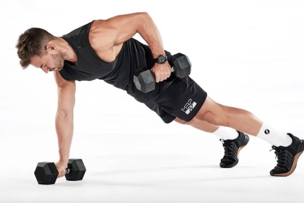 Man performing a dumbbell renegade row