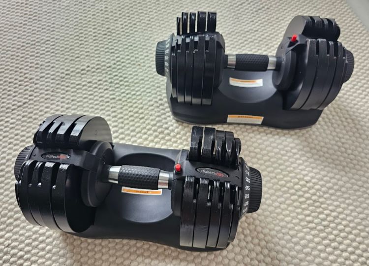 Pair of adjustable dumbbells