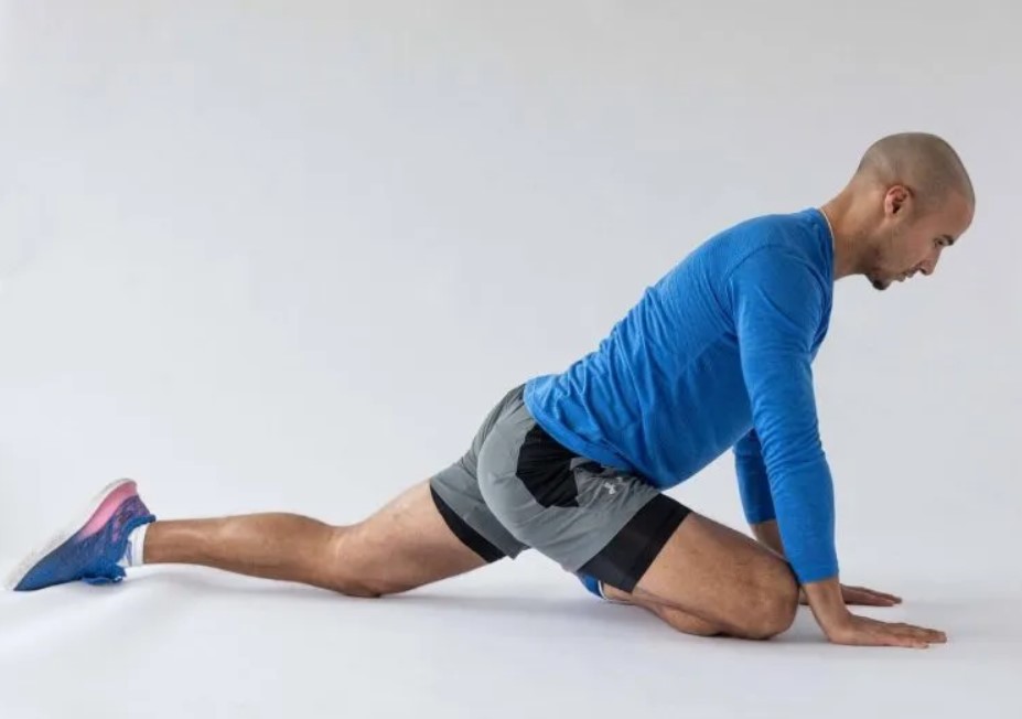 These are the best hip flexor stretches to improve flexibility and performance Men s Fitness