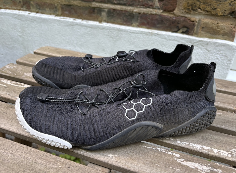 vivobarefoot motus flex on table outside