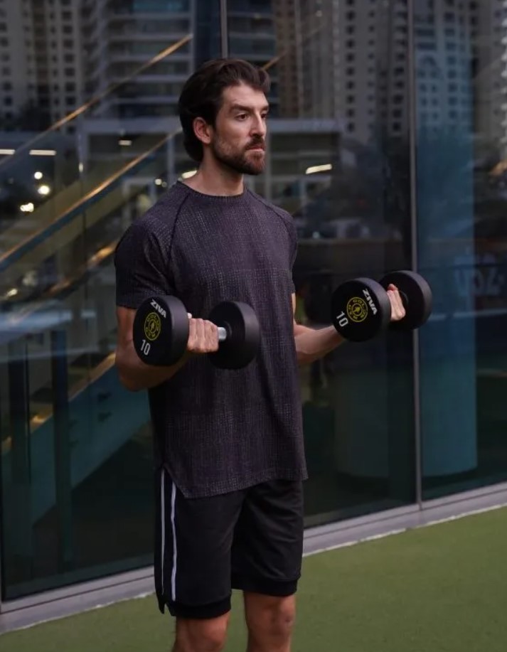 Man performing dumbbell 21s 