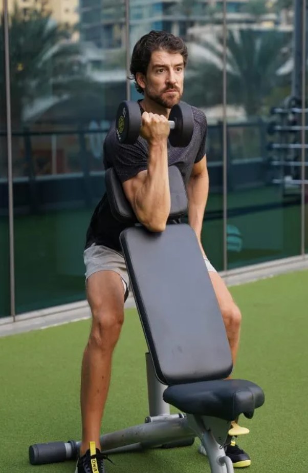 Man performing a db preacher curl