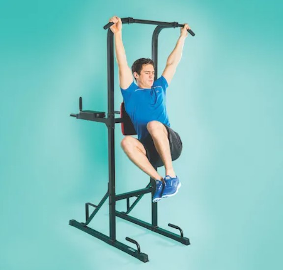 Man performing a hanging twisting knee raise on a pull-up bar