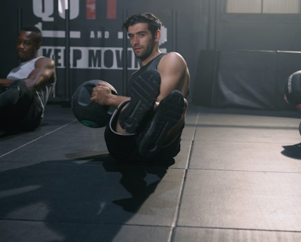 A group of men and women in a fitness class