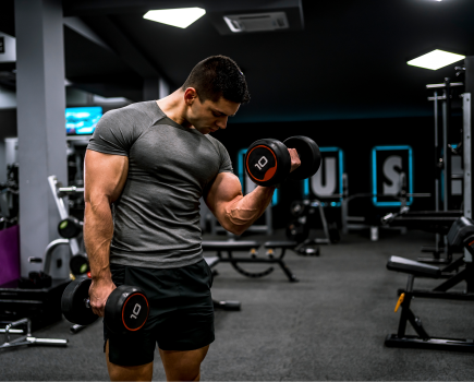 best dumbbell sets used by man in gym