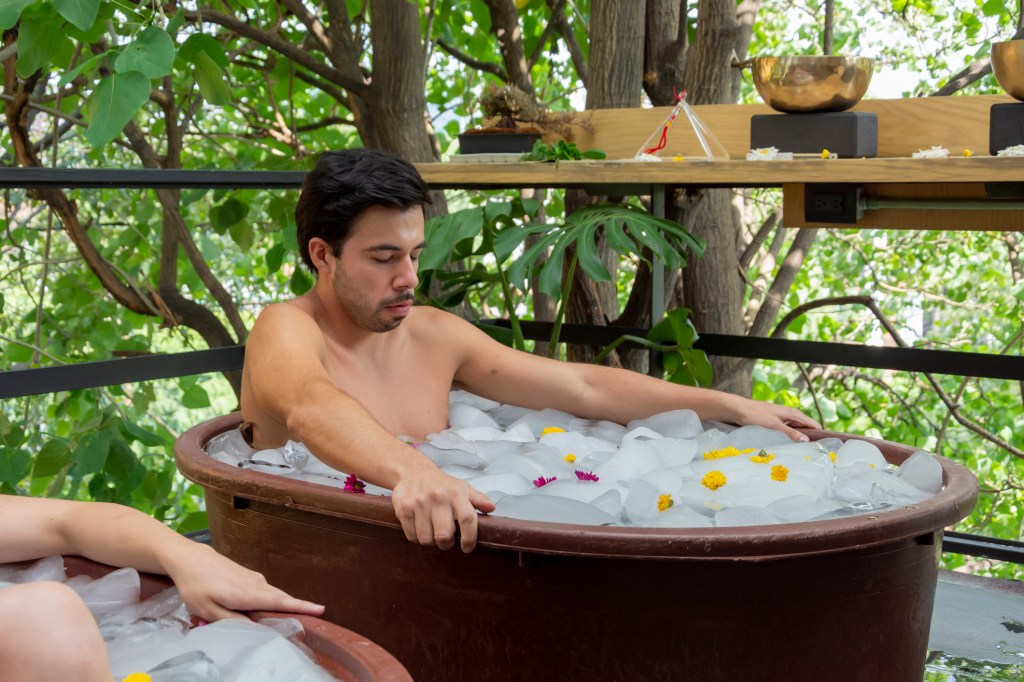 A cold plunge can produce an acute mood and alertness